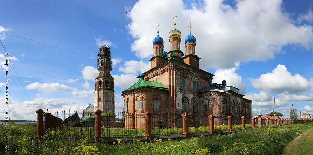 Погода усолье. Успенская Церковь Усолье. • Спасо-Преображенский собор Усолье зимой. Спасо-Преображенский собор Усолье Пермский край наличники. Руины часовни Спаса Убруса в Усолье Пермский край.