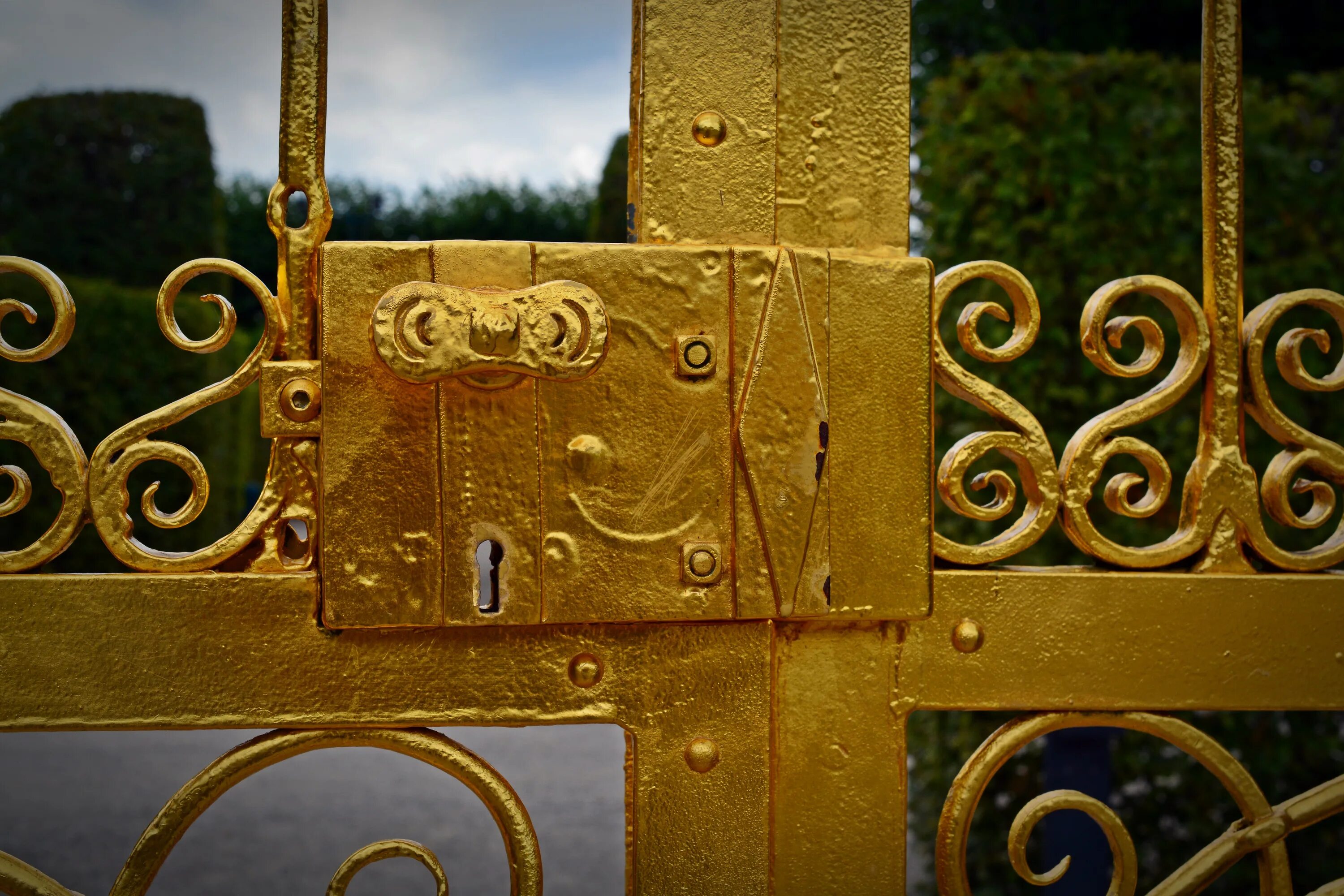 Ром old castle white. Old castle gold. Заброшенный замок хэлсиен холл. Замок ботвелл шотландия макет. Old castle gold.