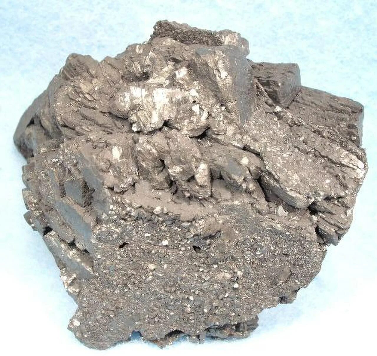 Железняк минерал. Хромит минерал. Минералы платиновой группы. Платиноиды и хромиты.