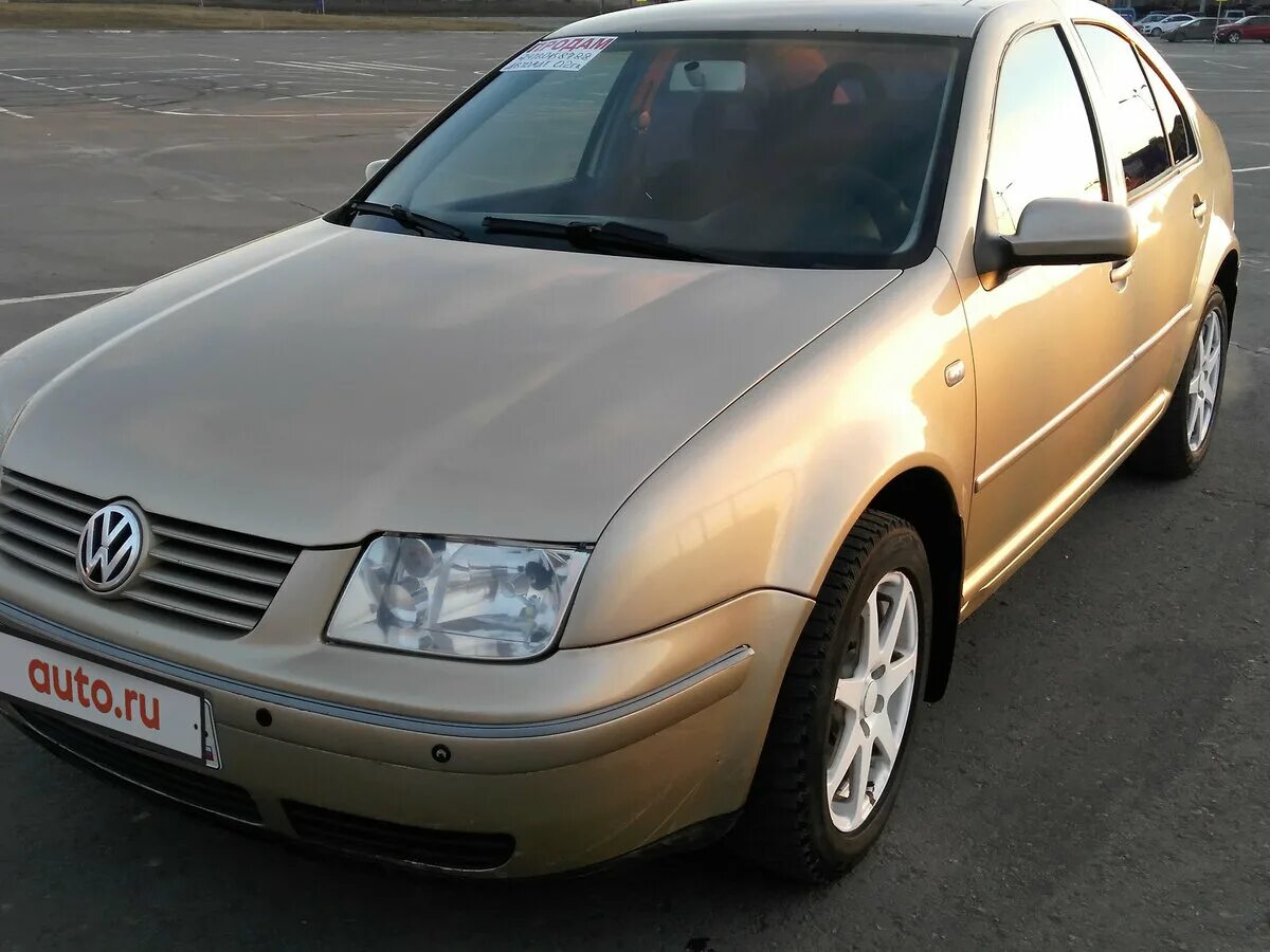 Volkswagen bora 1.6. VW Bora 2002. Volkswagen Bora золотой. Фольксваген Бора золотистый. Фольксваген Голд 2005.