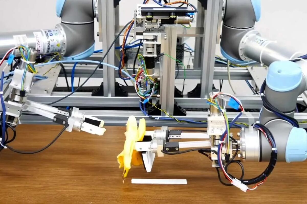 Почисти робот. Моющие роботы для производства. Робот чистящий бананы. Знак очистки смартфона робот с метлой. Робот банан.