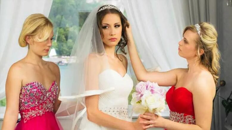 Подружки невесты оказались лесбиянками (20 фотографий)