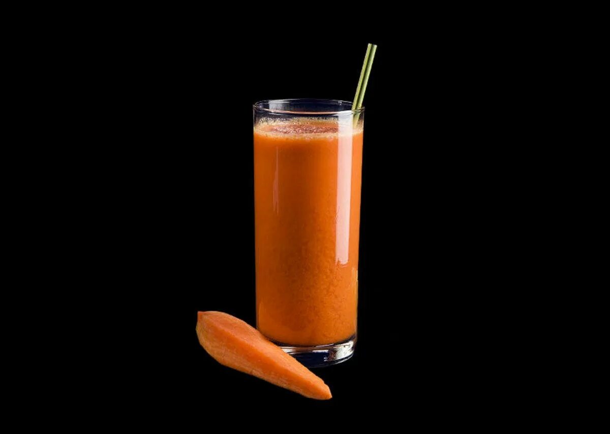 Морковный Фреш. Свежевыжатый морковный сок. Свежевыжатые соки морковный. Стакан сока.