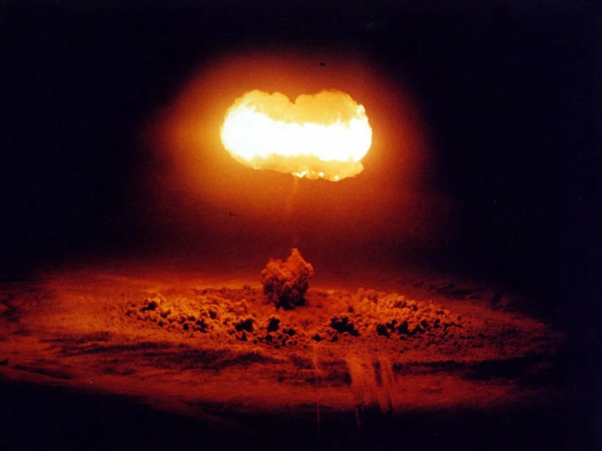 Ядерный взрыв в Неваде 1957. Световое излучение при ядерном взрыве. B83 ядерное оружие атомные бомбы.