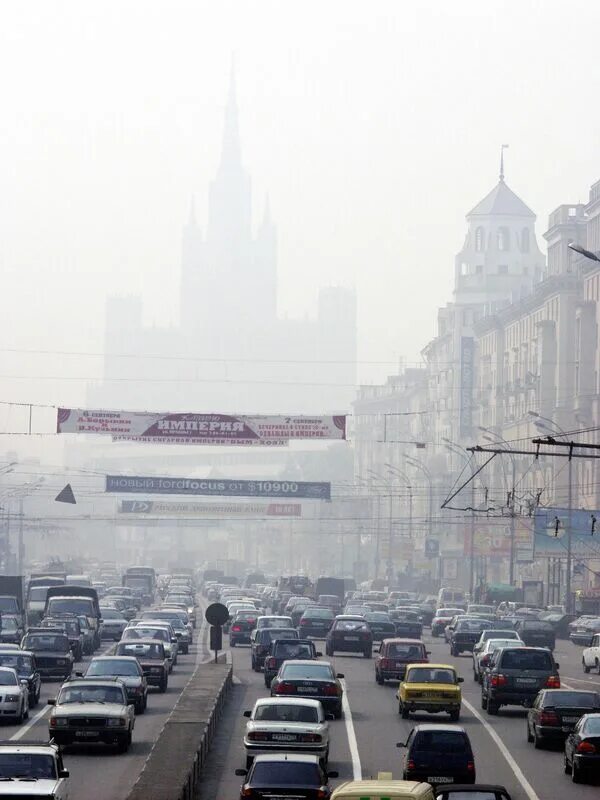 Дом воздуха москва. Смог в Москве 2002. Загрязнение атмосферы в Москве. Атмосфера Москва. Загазованность воздуха в Москве.