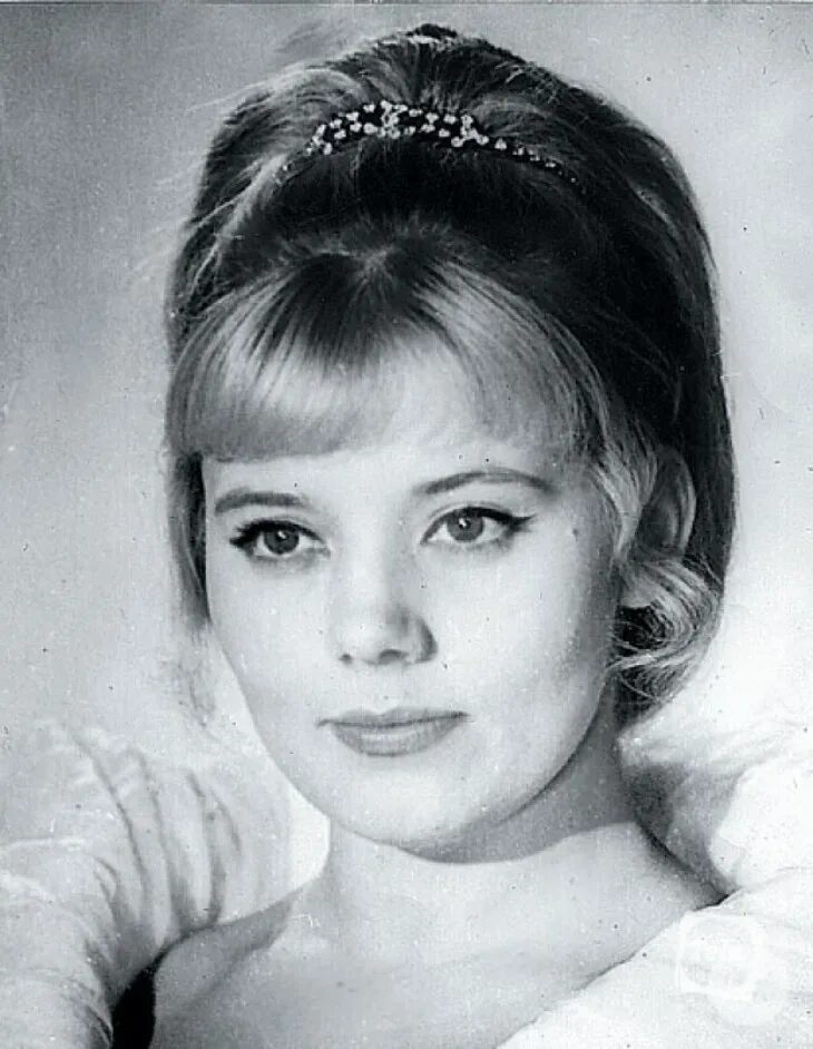 Людмила Сенчина. Людмила Сенчина в молодости. Людмила Петровна Сенчина в молодости. Сенчина в молодости