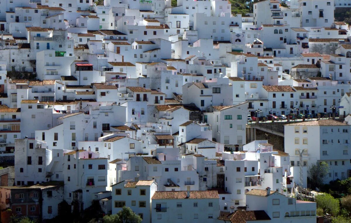 White village. Испания Андалусия белые деревни. Деревня календа Испания. Деревня в Андалусии. Белые города Андалусии.