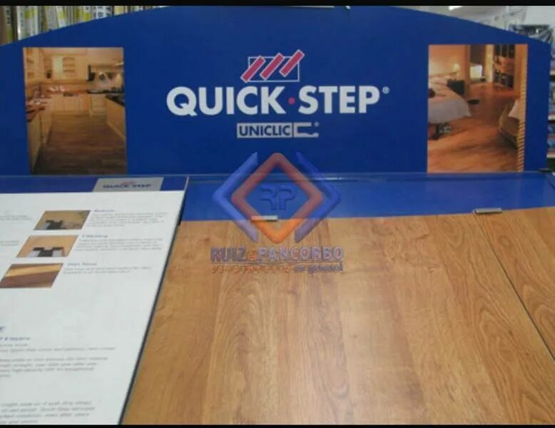 Quick Step логотип. Quick Step упаковка. Квик степ ламинат логотип. Quick-Step логотип напольные покрытия.