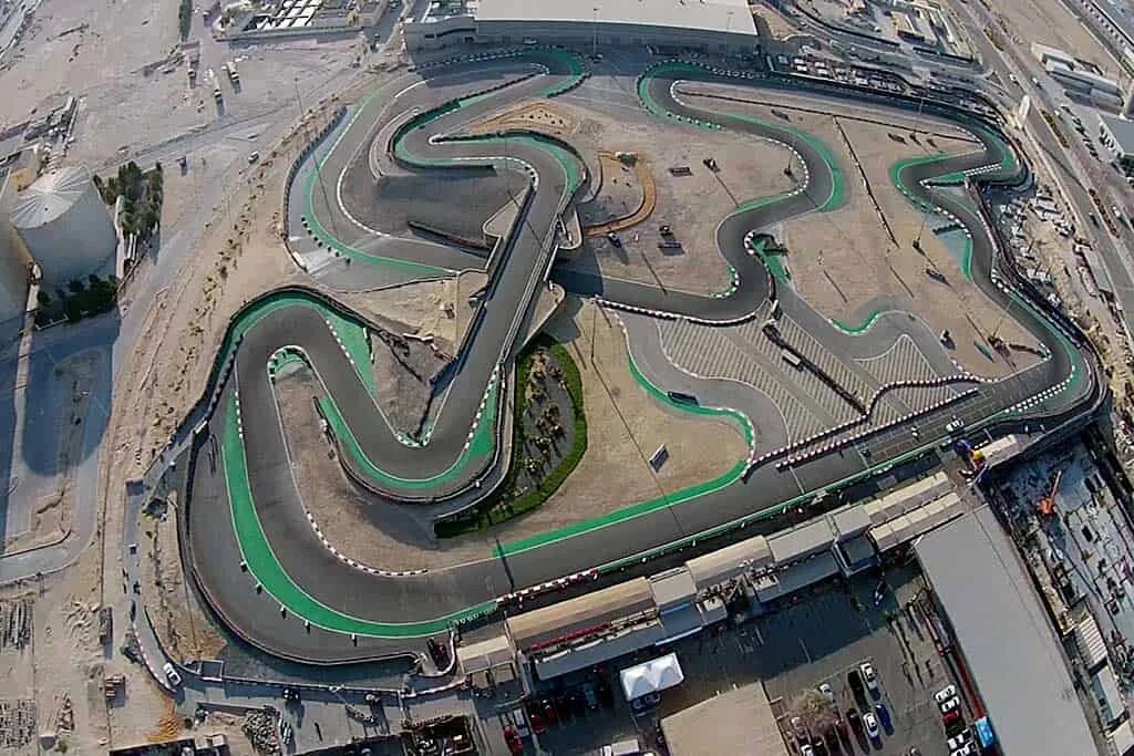 Дубай трасса. Автодром Дубаи Дубайский. Дубай трасса формула 1. Автодром Dubai Autodrome. Дубай картодром.