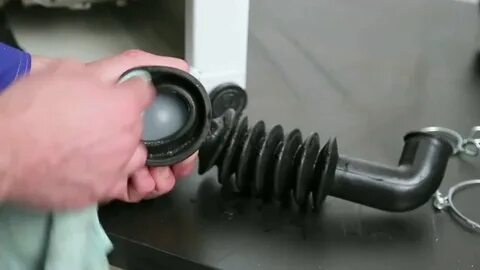 Шарик в стиральной машине в сливе