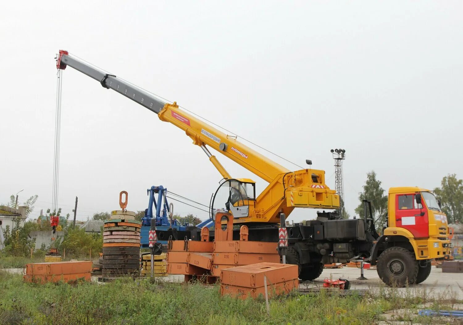 Кран мотовилиха 25 тонн. Кс-45717-1 ивановец. Автокран галичанин 25. Зип автокрана челябинец 32 тонны. Кран 22 тонны.