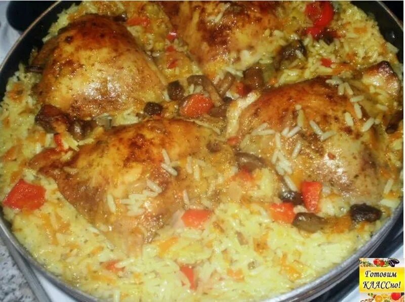 Бедрышки в духовке с рисом. Куриные бедра с рисом в духовке. Куриные бедра с рисом в духовке. Бёдрышки в духовке с рисом. Куриные бедра с рисом в духовке рецепт.