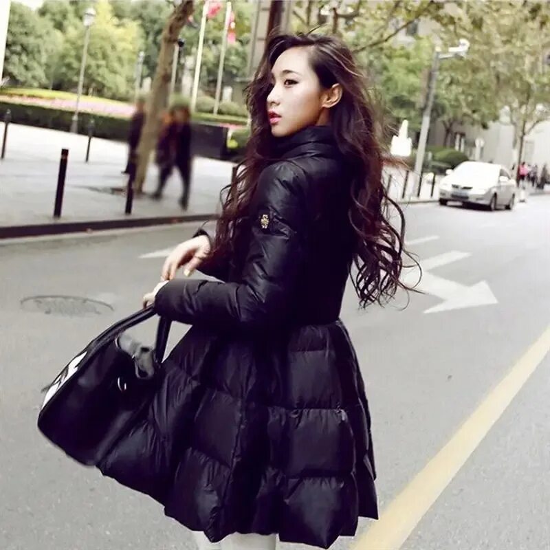 Пуховик платье. Пуховик женский с пышной юбкой. Женская куртка юбкой. Пуховик с юбкой. Куртка-платье с пышной.