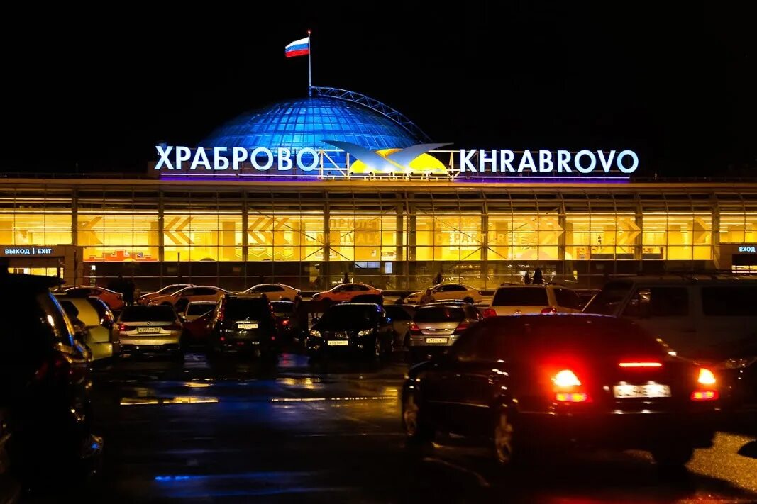 Сколько аэропортов в калининграде. Аэропорт Калининград ночью. Аэропорт Храброво Калининград. Ночной аэропорт Храброво Калининград. Калининград аэропорт зимой.