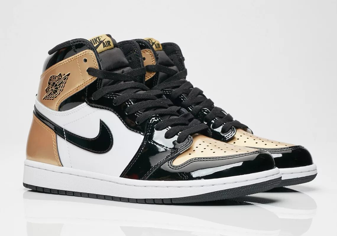 Найк АИР джорданы Голд. Nike Air Jordan 1 Metallic Gold. Nike Air Jordan 1 High og Black/Gold. Jordan 1 Gold.