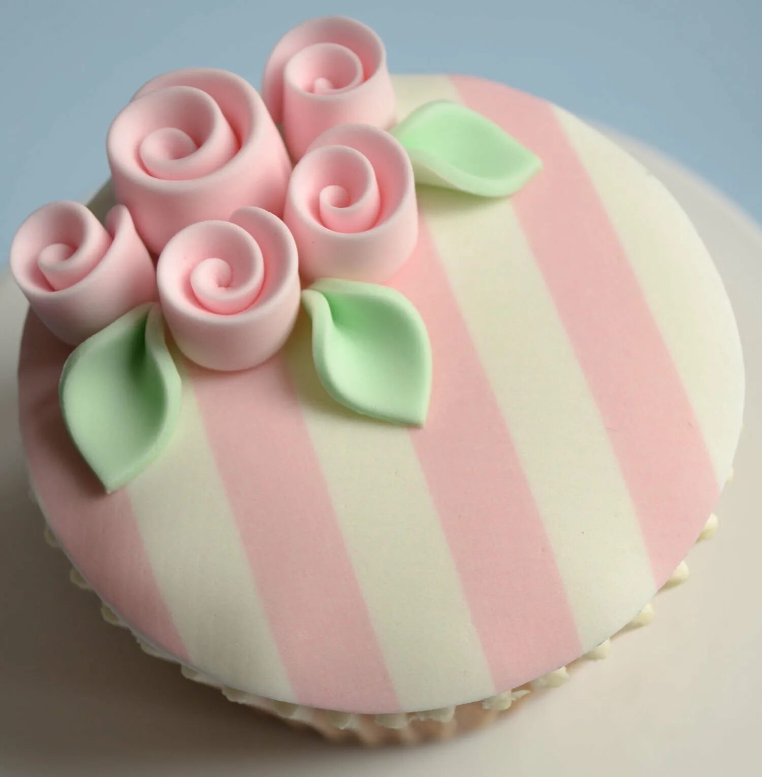 мастика простая для торта. украшения из мастики для торта. украшений торти мастикою. мастика простая для торта. мастика для торта.