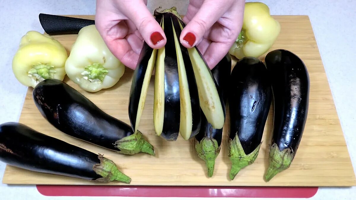 Баклажаны романтик. Баклажаны на яндекс дзен. Розовый баклажан. Розовый баклажан. Плюшка московская.