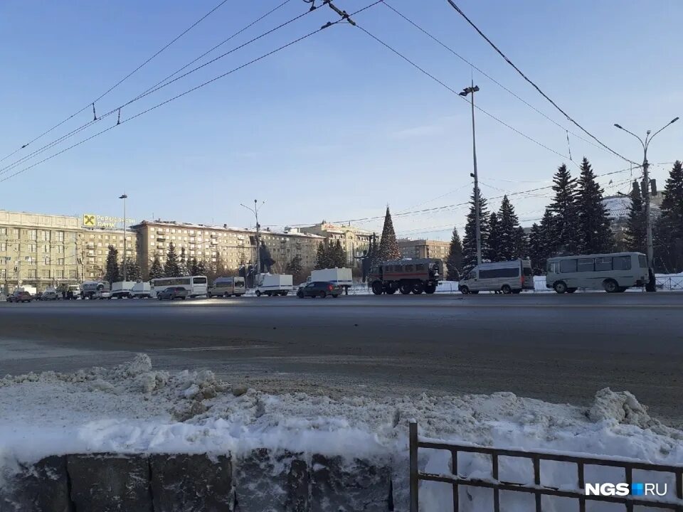 Территория 31 декабря. Площадь Ленина в Новосибирске сейчас. Площадь Ленина 1 Новосибирск. Новосибирск площадь Ленина полиция. Новосибирск в январе.