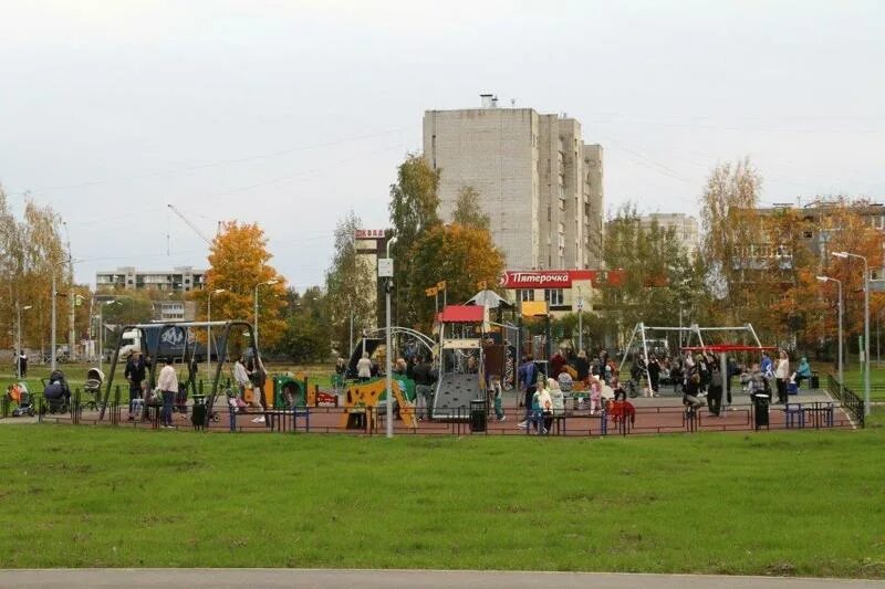Тутаев парк победы. Юбилейная площадь тутаев. Юбилейная площадь тутаев. Фонтан тутаев. Юбилейная площадь тутаев.
