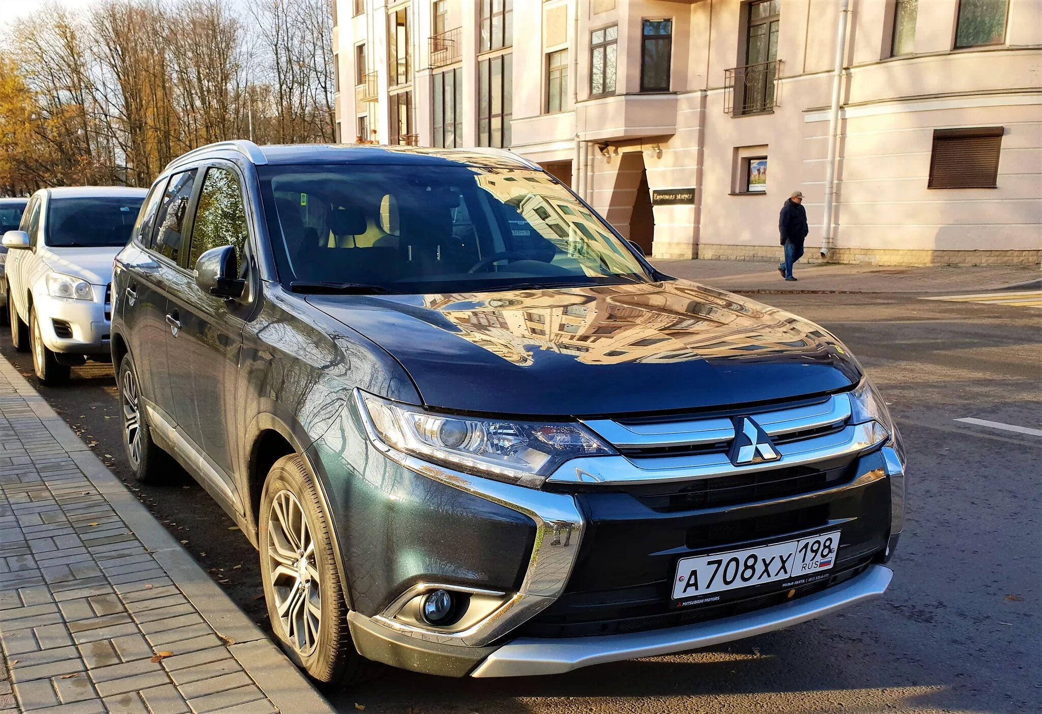 Мицубиси аутлендер россии. Outlander е666вр190. Mitsubishi Outlander регион 159. Mitsubishi Outlander 0 412 ТМ 198. Mitsubishi Outlander а021нс 21.