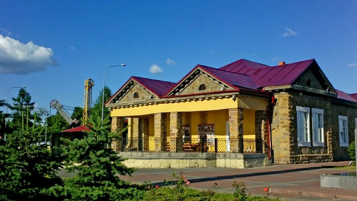 Музей красная горка кемерово. Дом рутгерса кемерово. Автономная индустриальная колония кузбасс. Дома красная горка. Котеджный посёлок новосибирск.