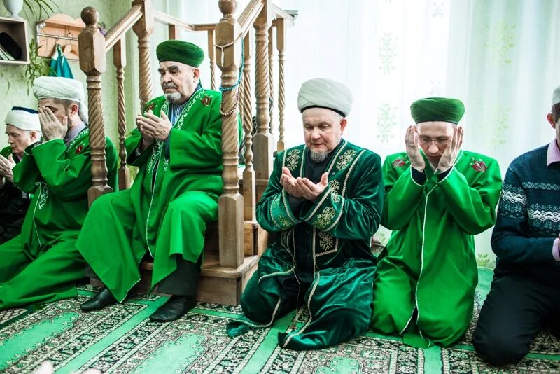 Намаз ханафитский мазхаб сегодня. Имам мулла Хафиз. Мулла в Исламе. Мулла в мечети. Татарский мулла.