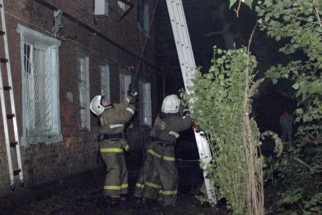 Пожар в энгельсе вчера. Сгорел дом в энгельсе.