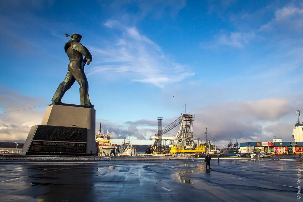 Североморск. Североморск площадь города. Североморск набережная. Североморск достопримечательности. Североморск лето площадь.