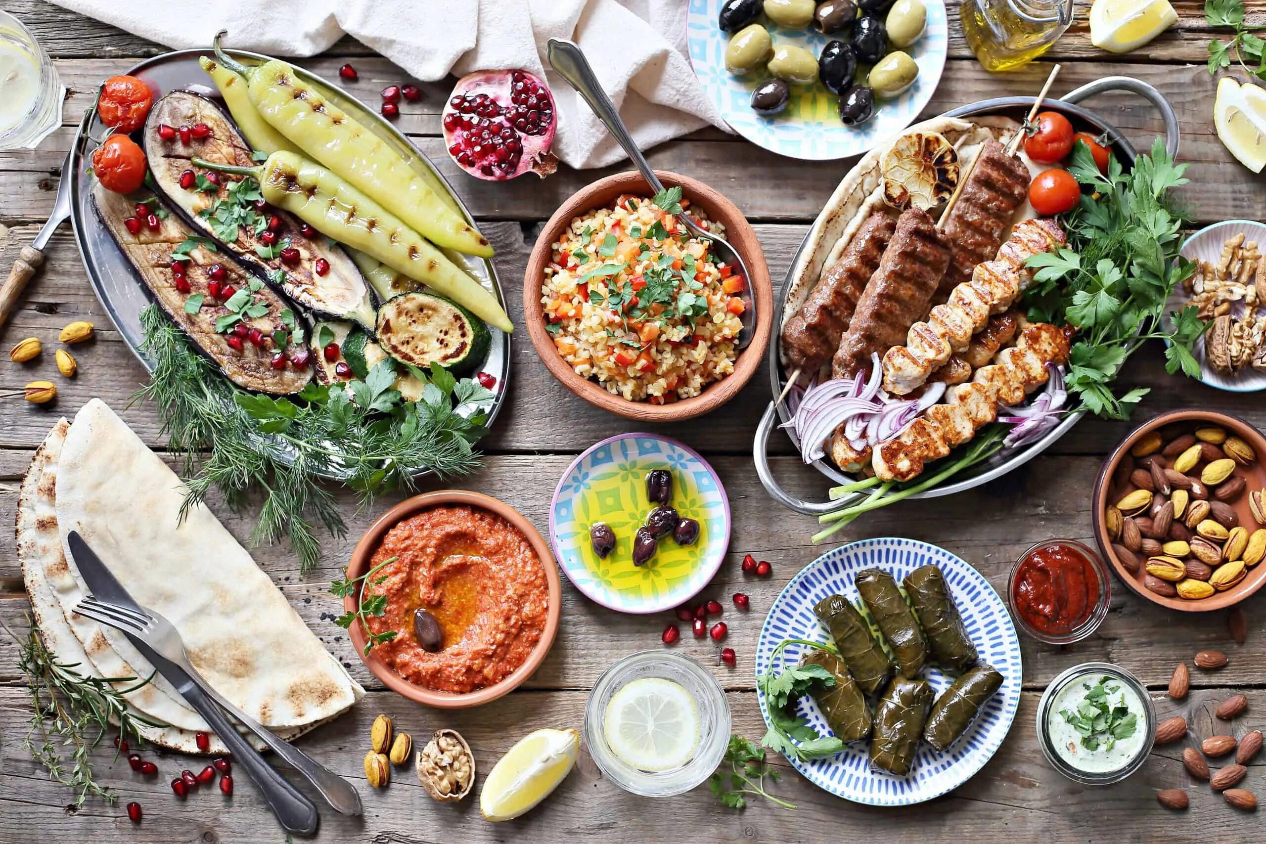 Греческий праздничный стол. Греческое мезе. Турецкое мезе. Средиземноморская кухня. Турецкая Национальная кухня.