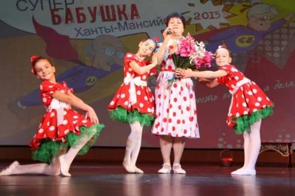 Сайт кдц октябрь ханты мансийск. ДК октябрь Ханты-Мансийск. Малый зал ДК октябрь Ханты. ДК октябрь Ханты-Мансийск адрес.