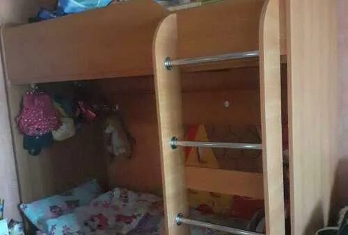 Отдам двухъярусную кровать