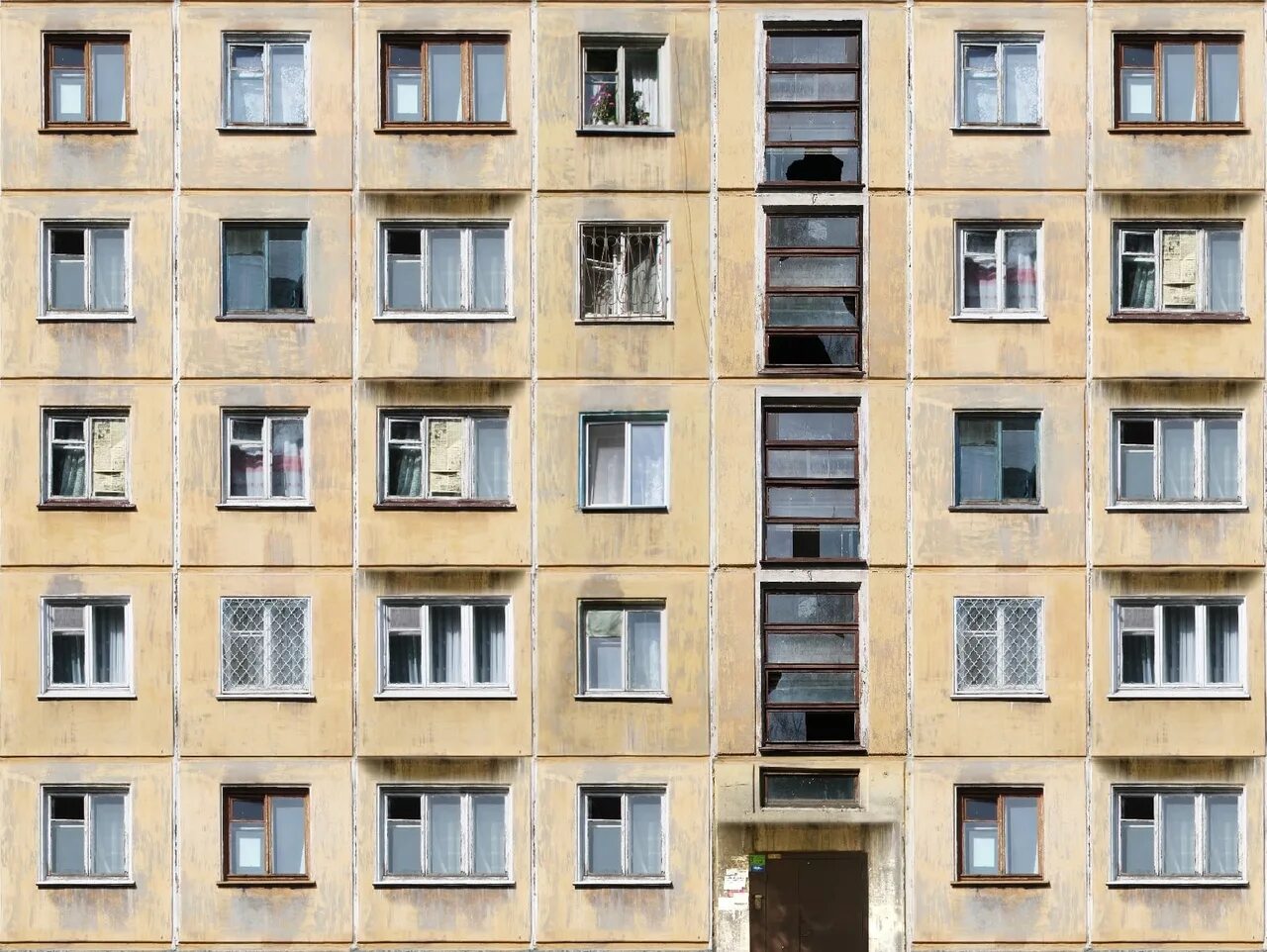 Панельное окно. Хрущевка 9 этажка. Панельная 9ти этажка в Москве. Панельная 9 этажка хрущевка. Панельный дом 5 этажка.
