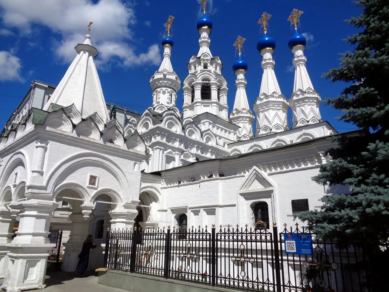 Московская церковь рождества богородицы. Церковь Рождества Богородицы в Путинках в Москве. Храм Успения Пресвятой Богородицы в Путинках. Церковь Успения в Путинках в Москве. Церковь Рождества Богородицы в Путинках на малой Дмитровке.