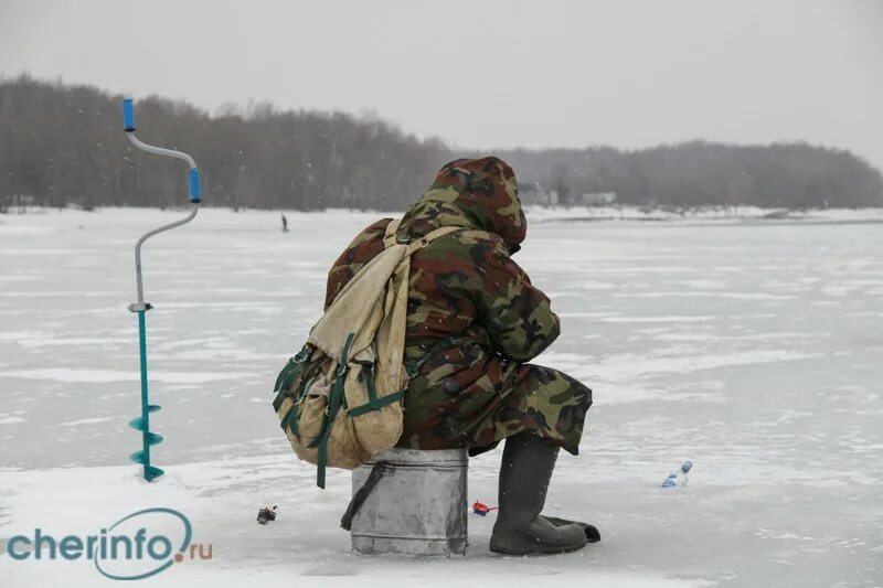 Запрет выхода на лед рыбинское водохранилище. Зимняя рыбалка Череповец. Ягорба рыбалка. Первый лед Череповец. Река Ягорба Череповец рыбалка.