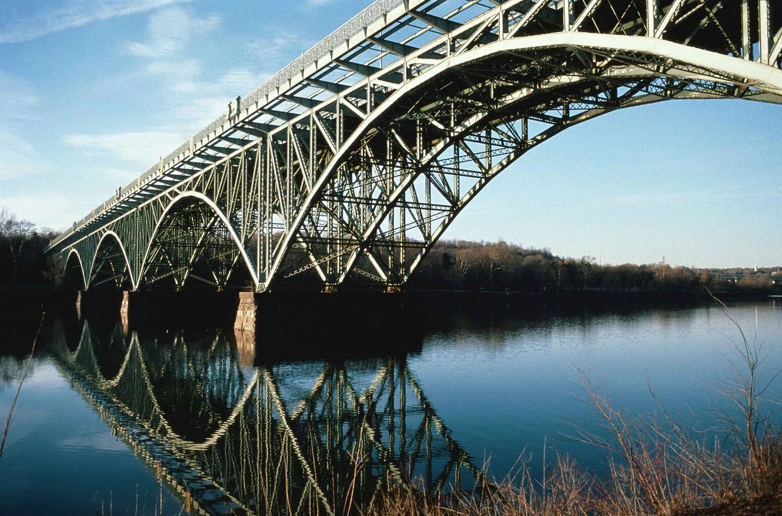 Мост какая система. Арочные ферменные мосты. Арочные металлические мосты. Железный мост. Металлические конструкции мостов.