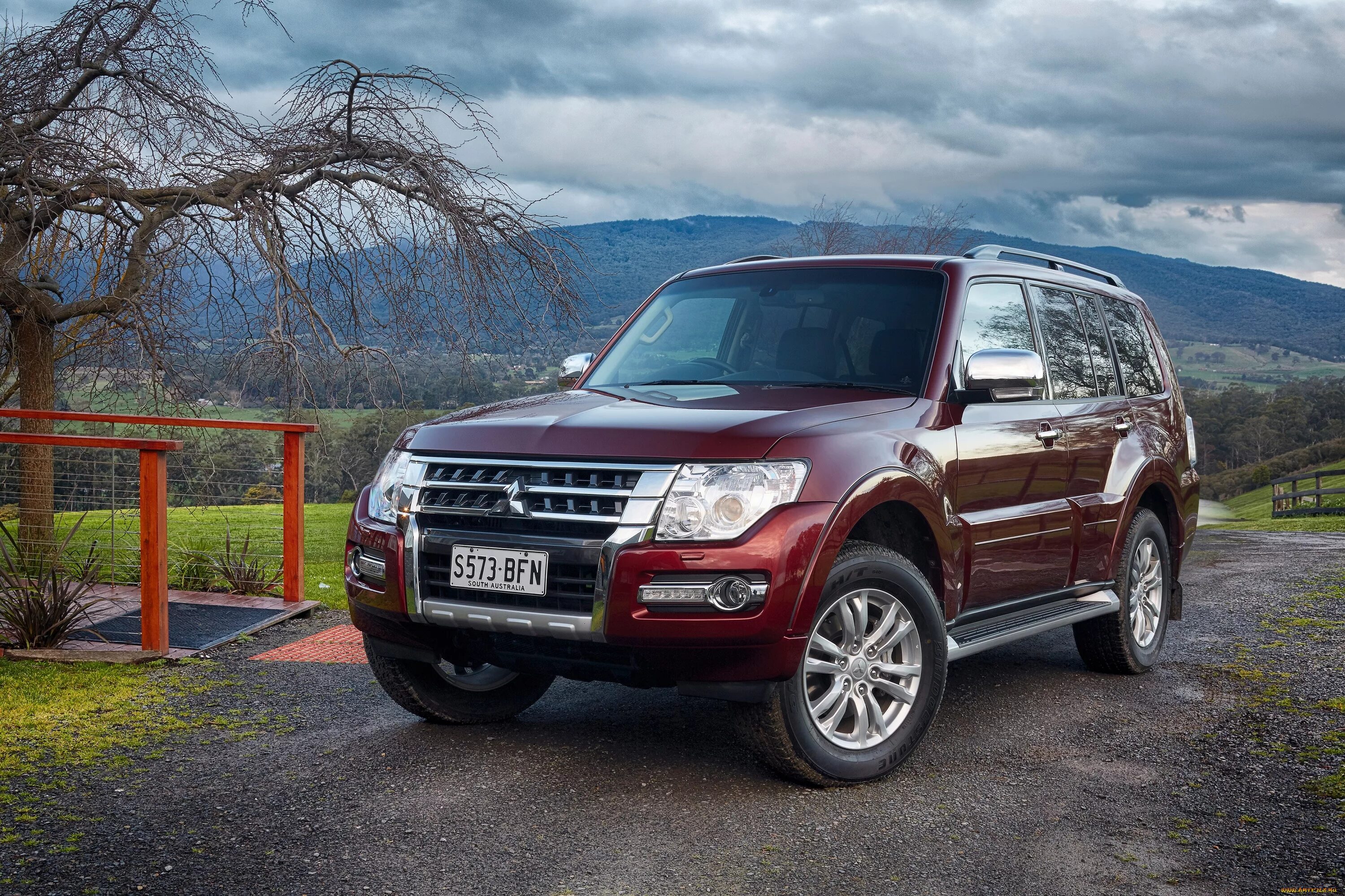 Купить машину паджеро. Mitsubishi Pajero. Митсубиси Паджеро 4. Митсубиси Паджеро 4 2018. Mitsubishi Pajero 3.0 LWB.