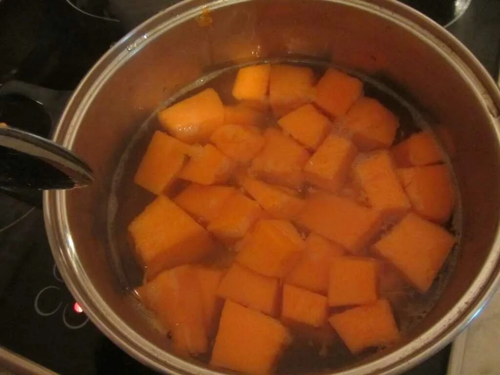 Вареная тыква с сахаром. Как отварить тыкву кусочками в кастрюле. Как варить тыкву. Как сварить тыкву. Тыква вареная.