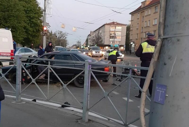 ДТП Советский проспект Калининград. Авария на Советском проспекте Калининград. ДТП на Советском проспекте в Калининграде 20.09.2021. Авария на Советском проспекте Калининград сегодня.