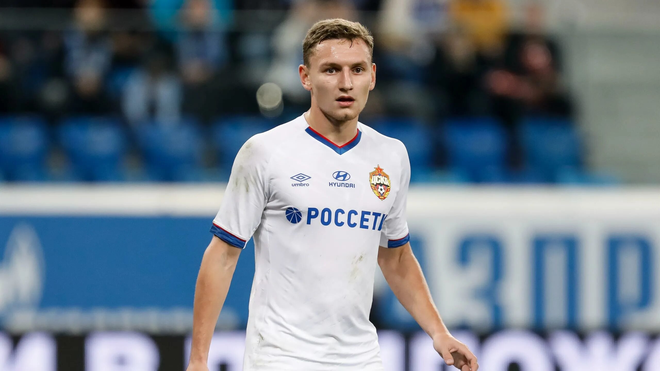 Где играет нападающий