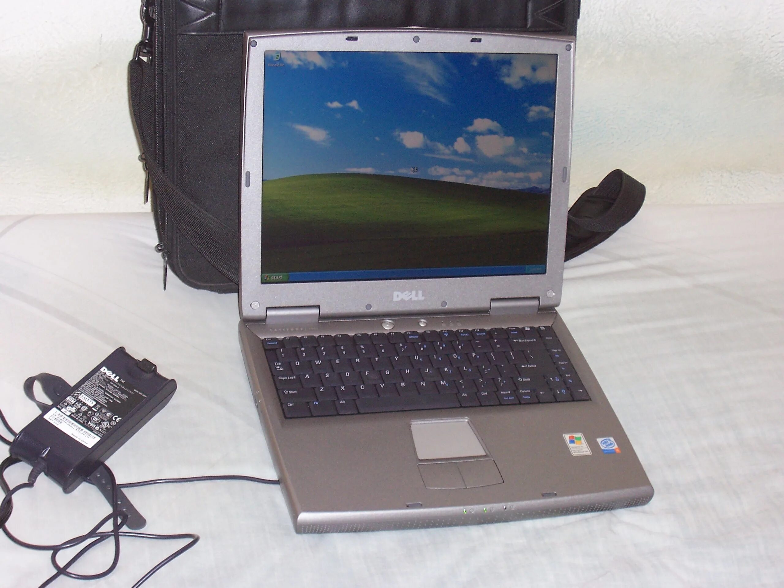 Bj4 ноутбук. Latitude 100l. Dell 100l. Dell Latitude l400. Ноутбук пентиум 4.