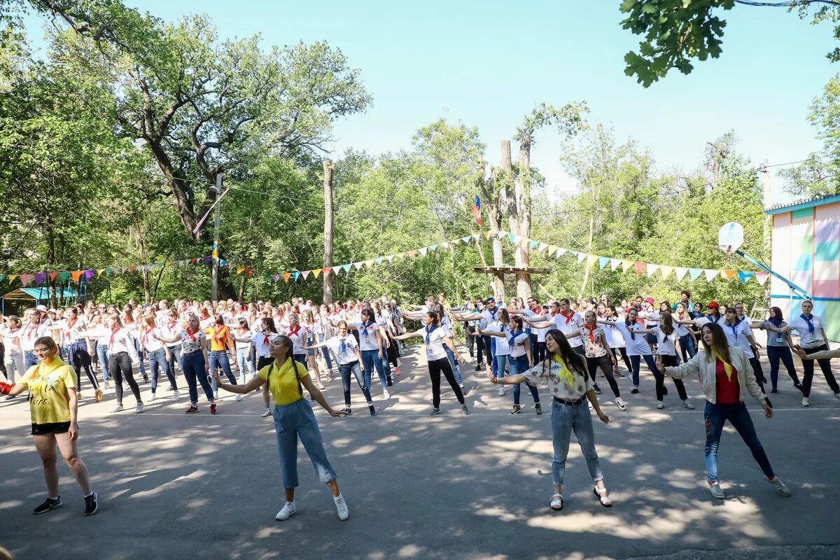 Дол волгоград. Лагерь в Волгограде. Летний лагерь Волгоград. Солнечный лагерь Волгоград. Детский военный лагерь в Волгограде.