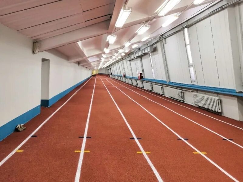 Стадион металлург череповец легкая атлетика. Ул. Андреевская 3 череповец. Крупнейший футбольный центр в бельгии. Футбольный манеж в череповце.