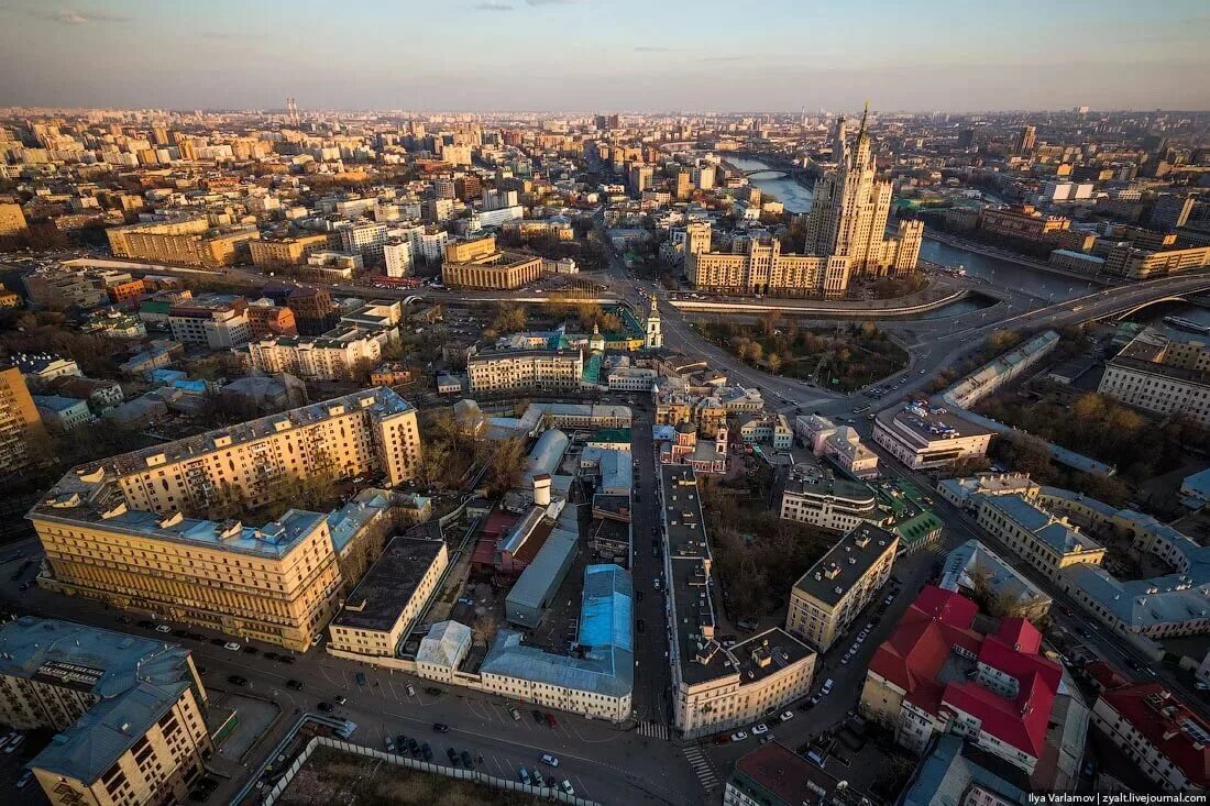 Высота москва. Москва Птичево с высоты птичьего. Центр города Москвы с высоты птичьего полета. Москва высотка на Котельнической набережной. Москва Тверская с высоты птичьего полета.