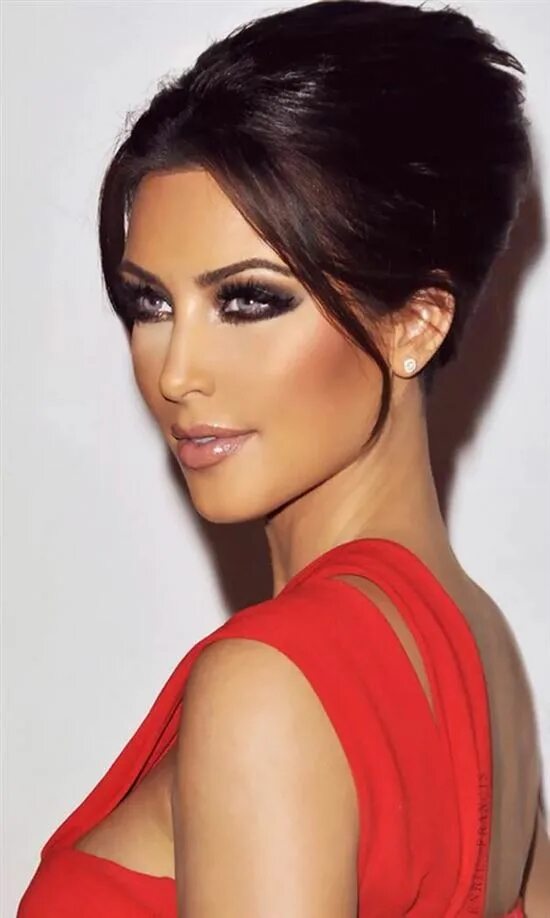 нина добрев. макияж под красное платье для брюнеток. макияж под красное платье для брюнеток. ева лонгория макияж глаз. ким кардашян красная помада.