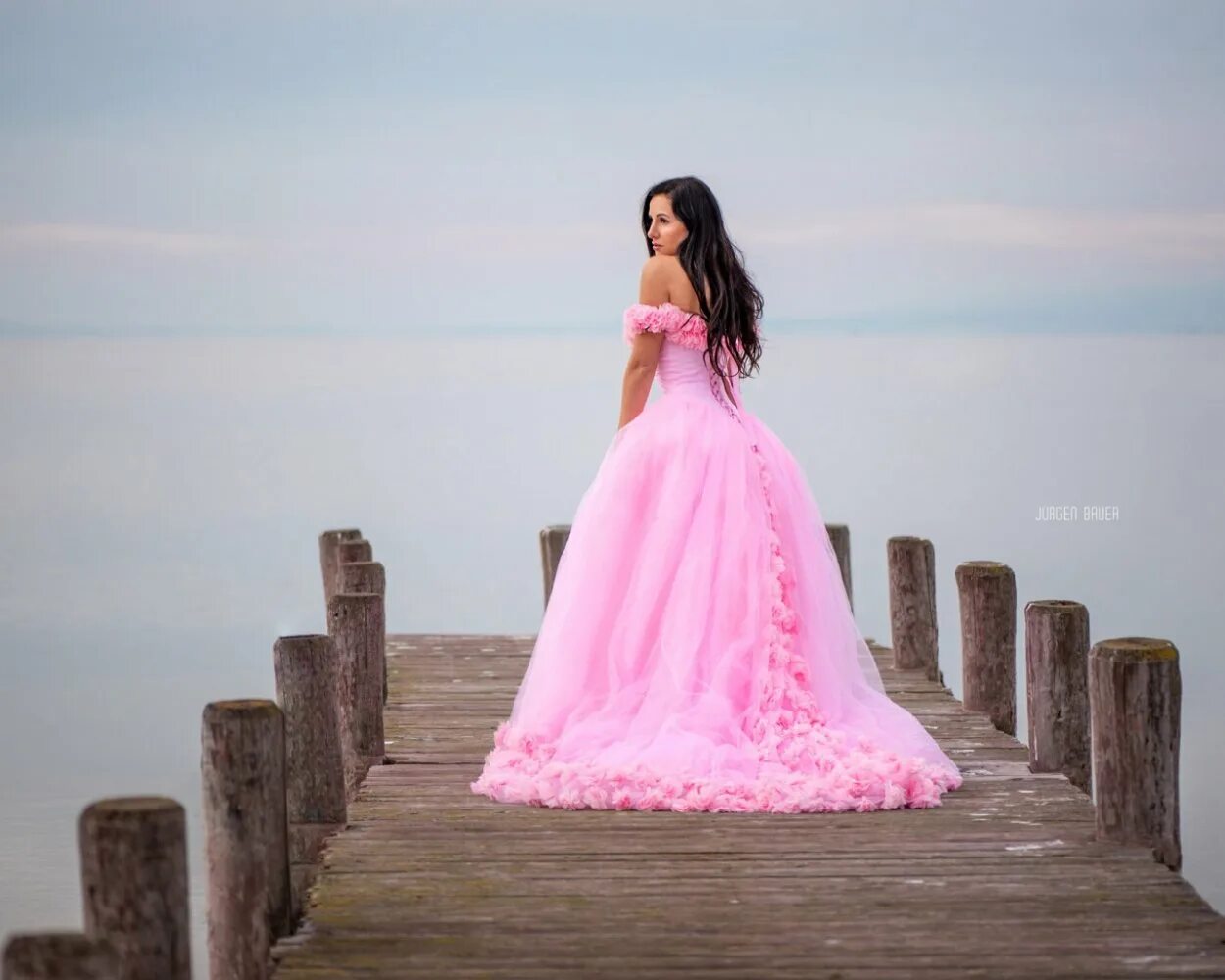 Девушка в розовом платье. Девушка в розовом платке. Шикарное розовое платье. Девушка в платье красивая. Видеть себя в длинном платье