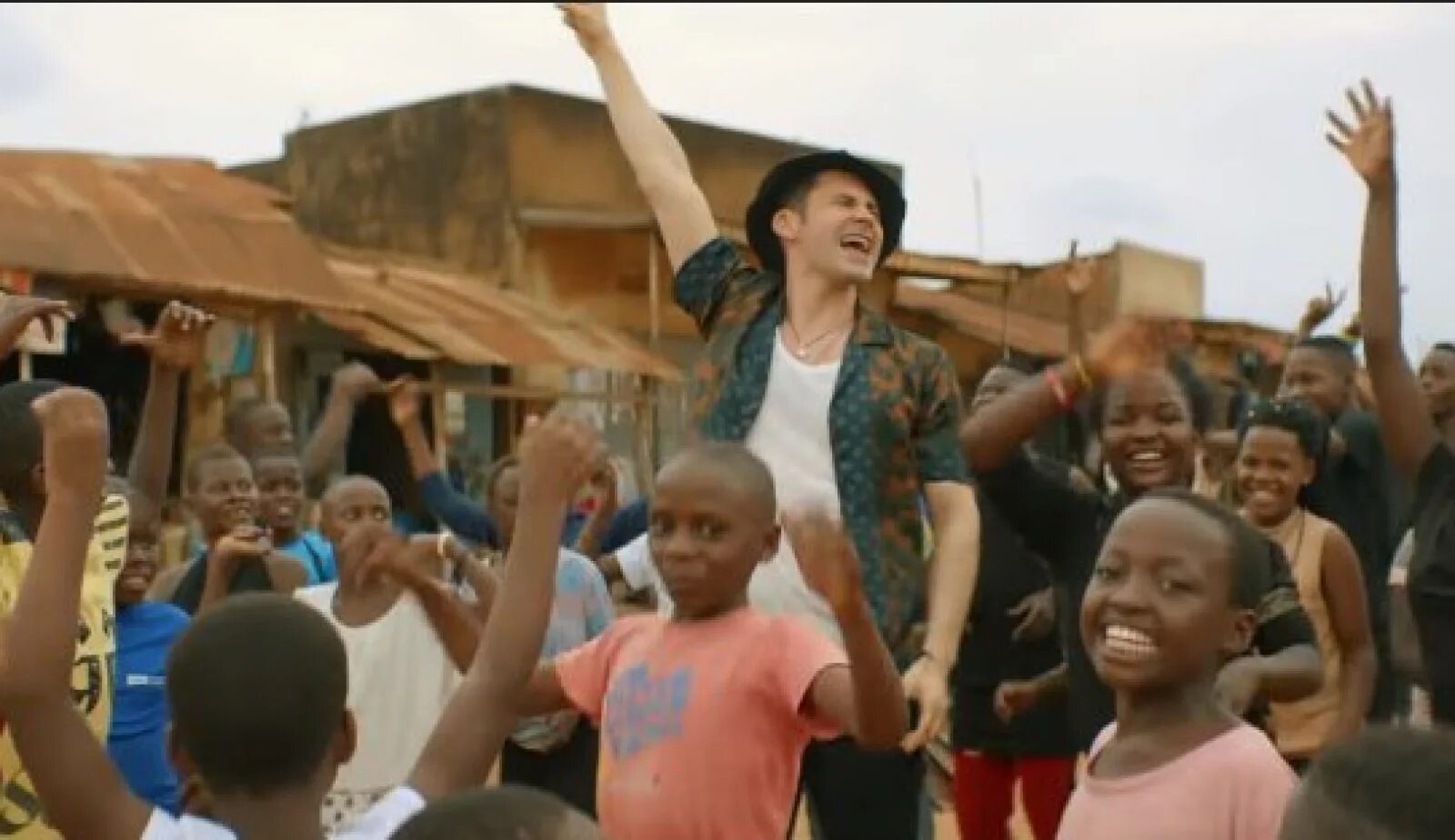 Клипы где негры танцуют. Африканские подростки танцуют. Африканские дети поют. Клип с африканскими детьми. Дети негры поют.