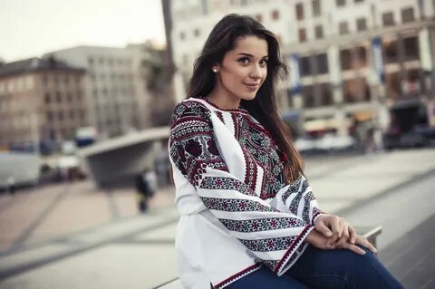 Девушка есть на украинском