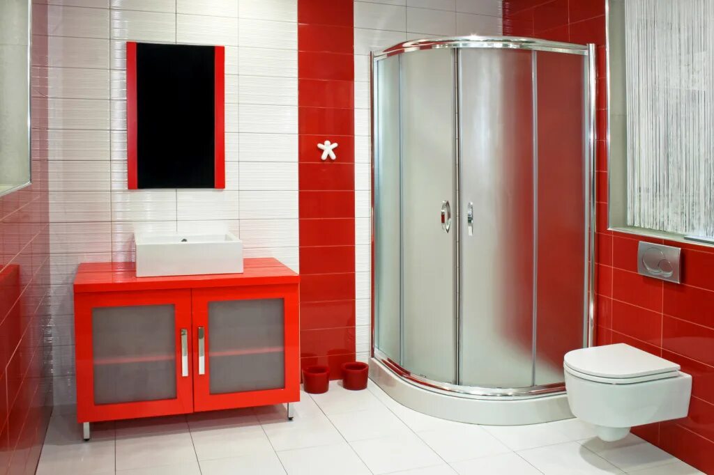 Ванная-душевая кабина. Душевая кабина в ванной комнате. Душевые кабинки для маленькой ванны. Кабинка в ванную комнату