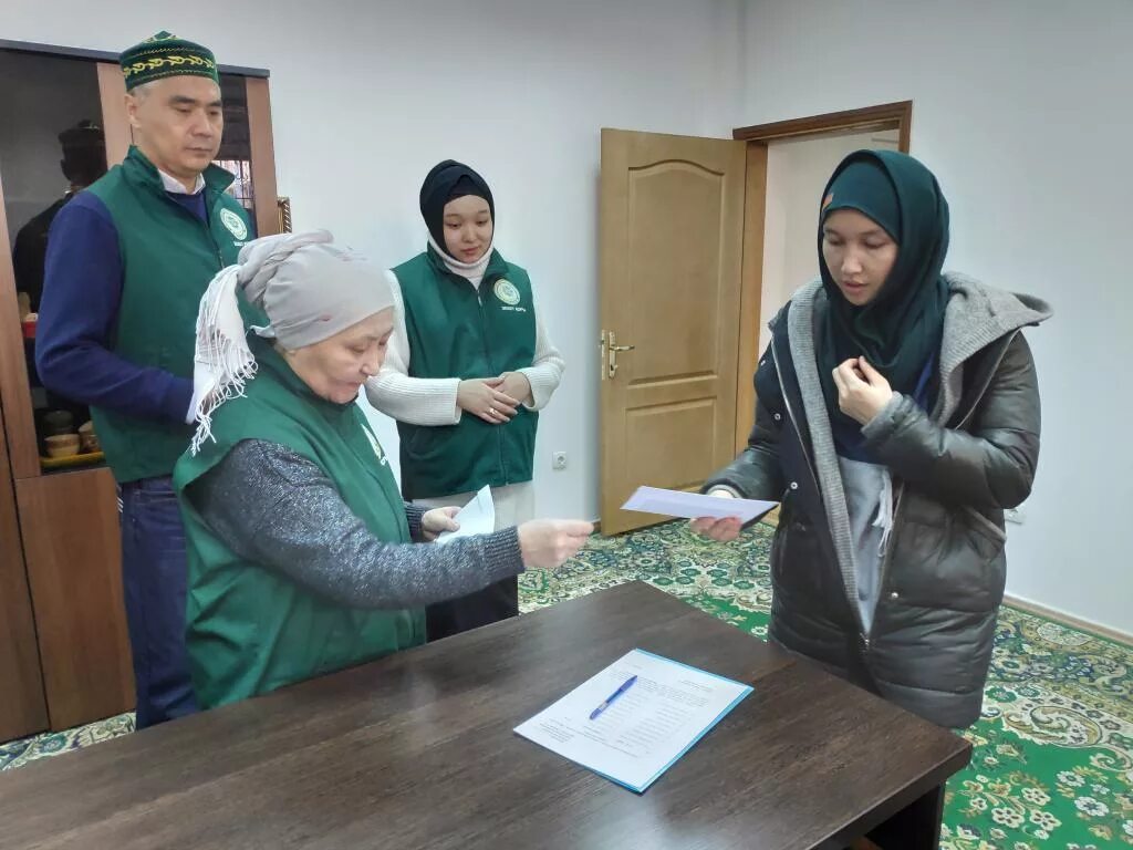 Помощь нуждающимся в корее. Садака зекет. исламский фонд помощи нуждающимся. фонды помощи для мусульман. малоимущая семья мусульмане.