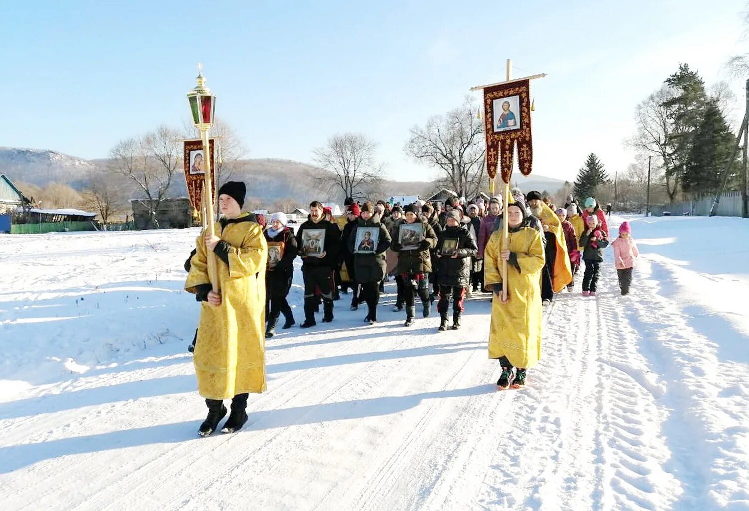 Крестный ход по часовой или против часовой. Великомученика ермогена в тушино крестный ход на пасху. Великомученика ермогена в тушино крестный ход на пасху. Пасха храм. Крестный ход на мары.